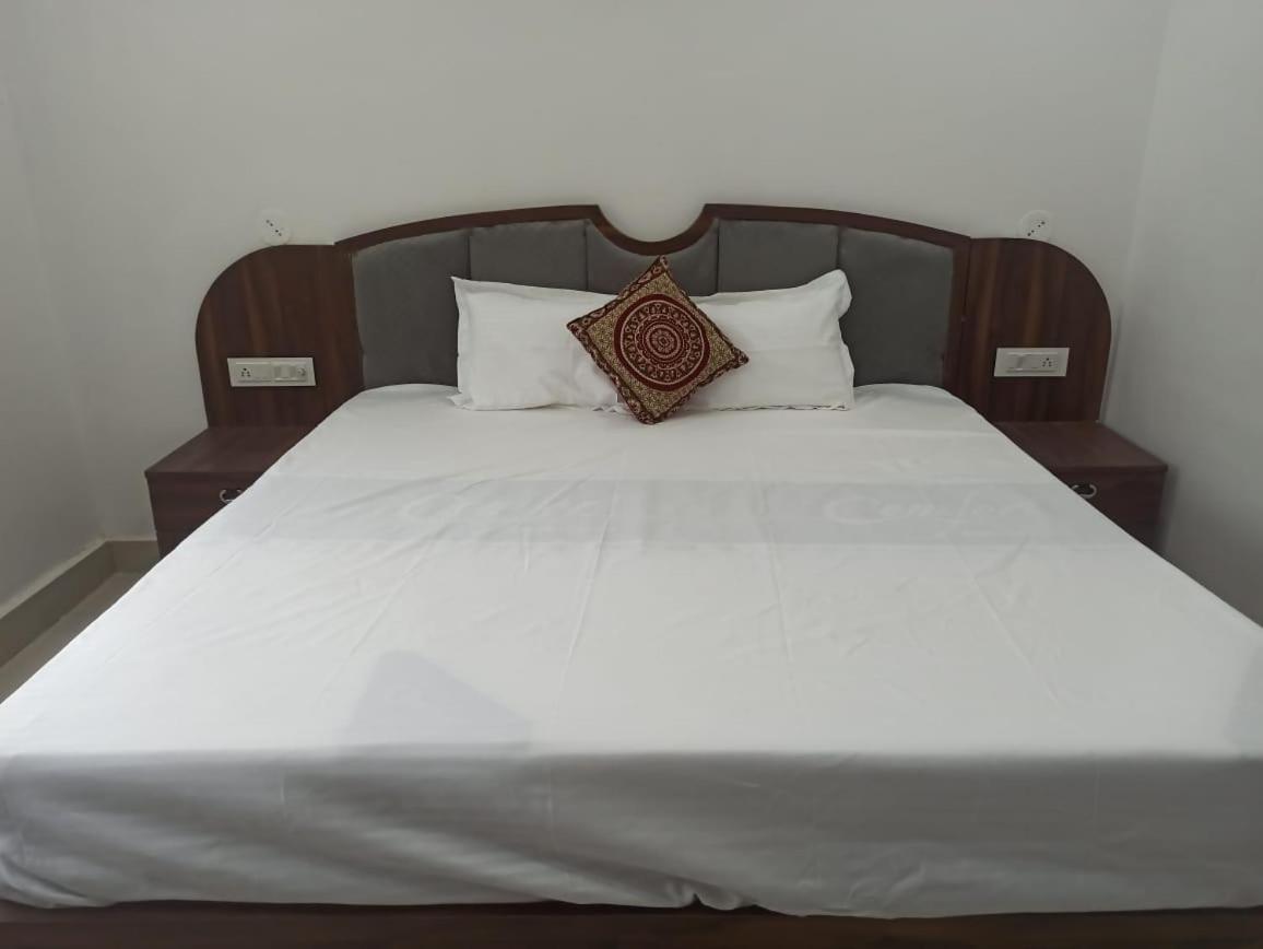 Abhiram Homestay Khajurāho Екстериор снимка
