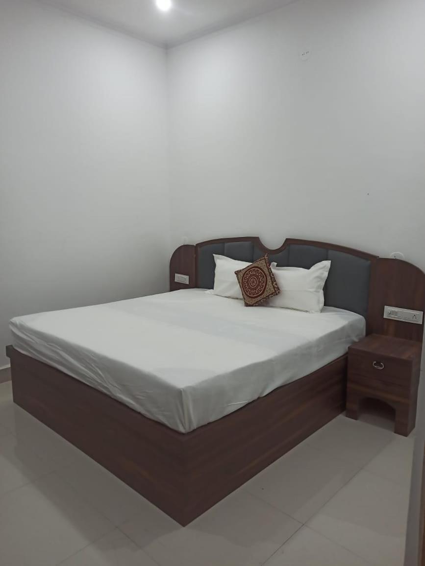 Abhiram Homestay Khajurāho Екстериор снимка